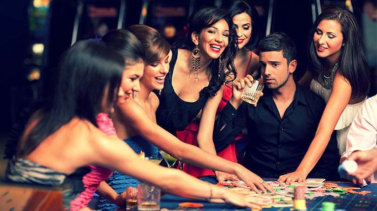 pria-wanita-ketagihan-berjudi-di-casino