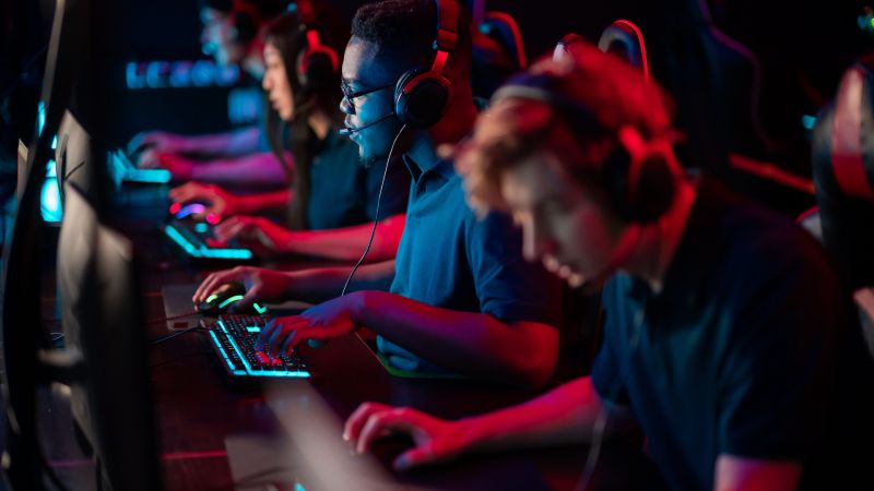 Industri game sangat berkembang pesat semenjak eSports telah menjadi cabang olahraga